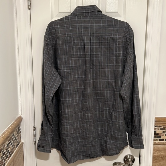 Van Heusen Men's Wrinkle Free Long Sleeve Button Down Shirt - Picture 3 of 10